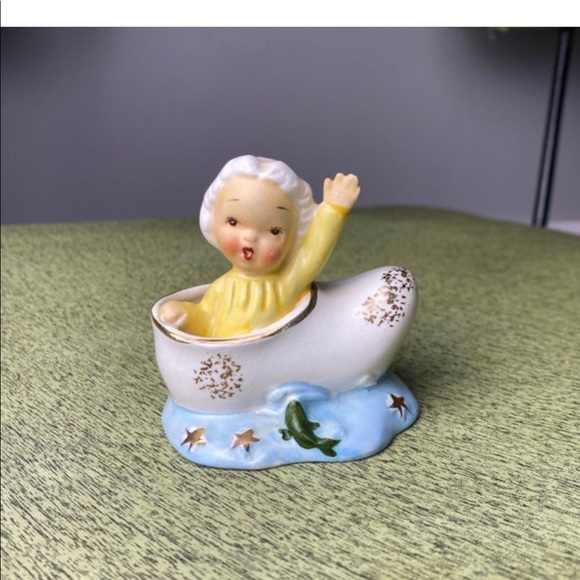 Vintage Shafford baby in a shoe figurine - Picture 6 of 7